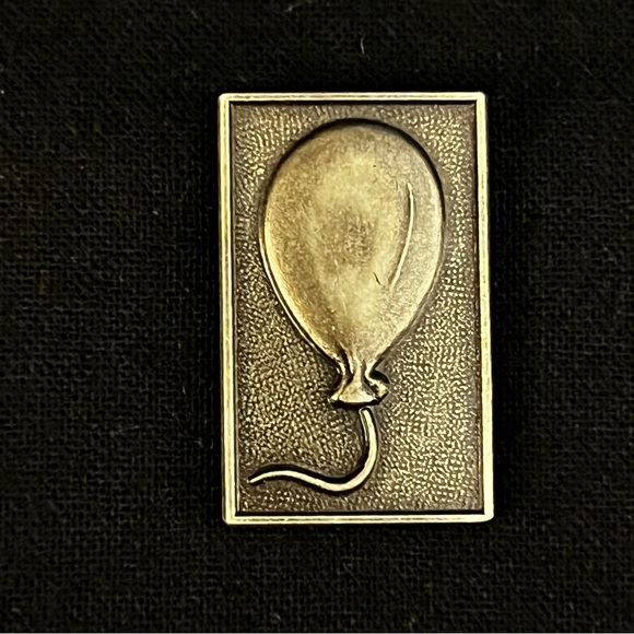 Balloon Lapel Pin - Picture 1 of 8